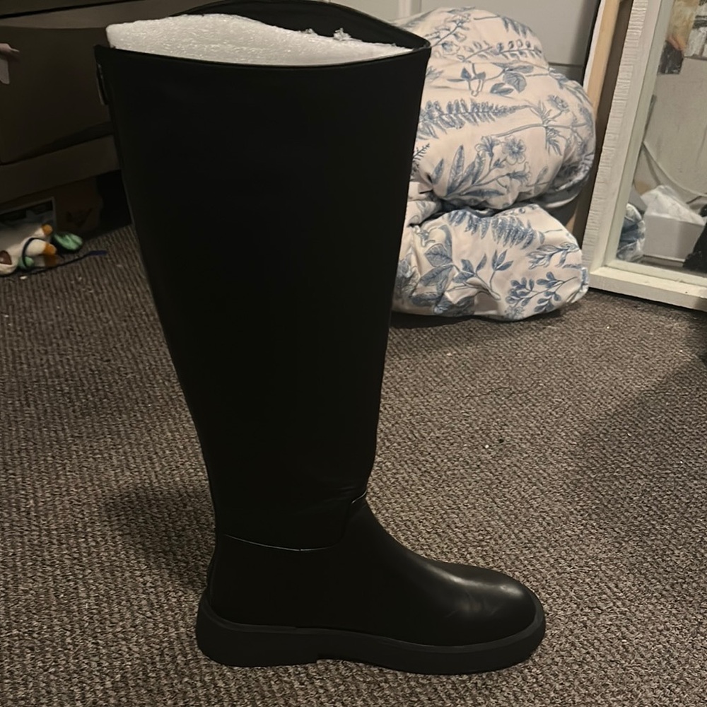 Women's Black Knee-High Boots